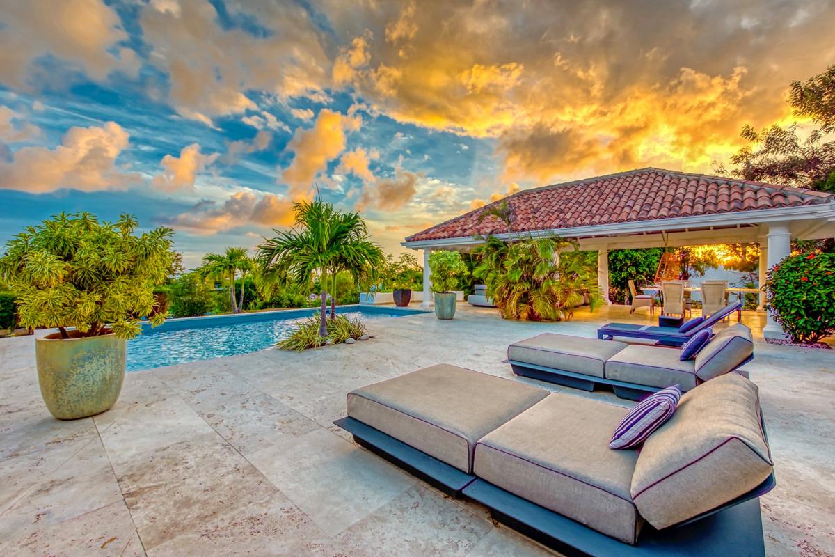 St Martin luxury Villa - Pool evening